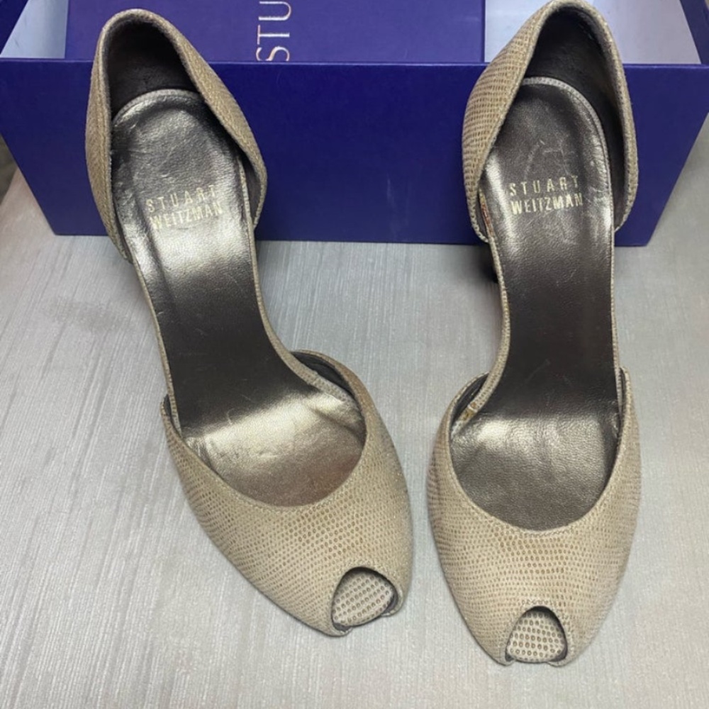 New/Floor Sample Stuart Weitzman size 4-4.5